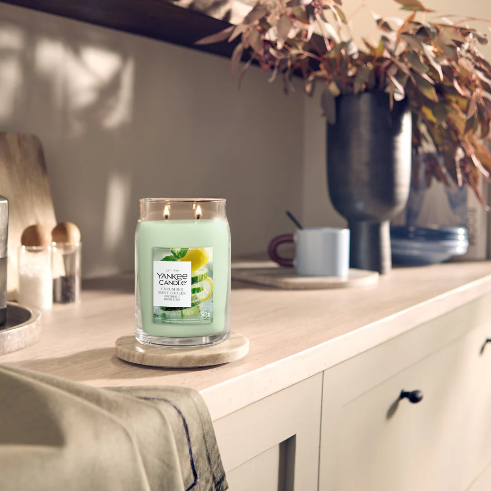 Yankee Candle Cucumber Mint Cooler Large Signature Jar Candle - Image 5